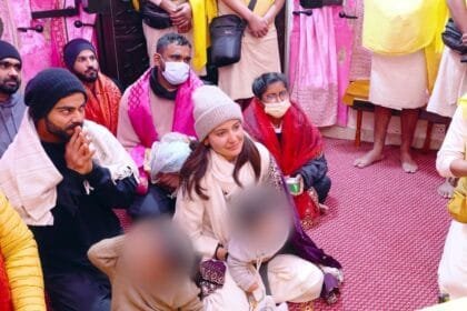 virat and anushka went to swami premanand ji maharaj to seek blessing